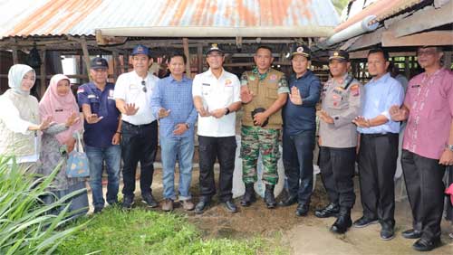 Penjabat Wali Kota Payakumbuh Rida Ananda pada acara Kick Off Pengendalian dan Penanggulangan PMK Tahun 2023 di Kelompok Tani Kociak, Kelurahan Tigo Koto Dibaruah, Kecamatan Payakumbuh Utara, Jumat (3/2). IST