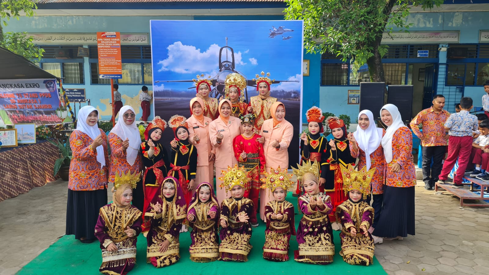 Kegiatan Angkasa Expo 2023 dibuka oleh Komandan Lanud Sutan Sjahrir Kolonel Nav Saeful Rakhmat. Senin (20/2). PUTRI MERI YANTI PERTIWI.