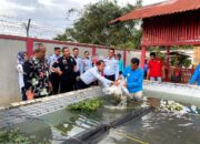 Lapas Bukittinggi Lakukan Panen Bawang
