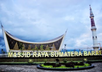 Berwisata Religi ke Masjid Raya Sumbar