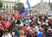 Setengah Juta Pekerja Lintas Sektoral di Inggris Mogok Massal