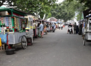 Pedagang Taman Lapangan Cinduamato Batusangkar Tempati Lokasi Baru
