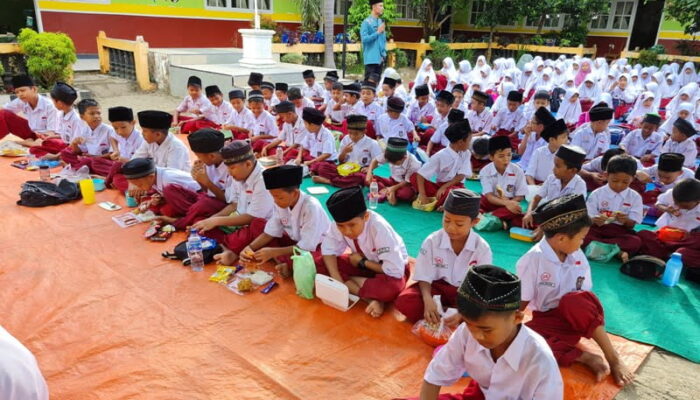 SDN 05 Pancung Soal Canangkan Program Sarapan Pagi dan Makan Buah Bersama