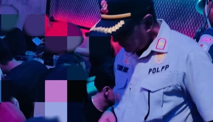 Lagi Asyik di Kafe Karaoke, Lima Perempuan dan Empat Pria di Padang Diamankan