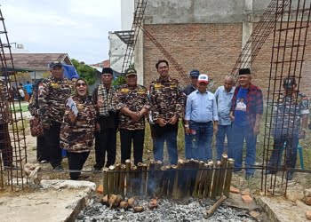 Sambut Ramadan, Bacaleg Ginno Irwan Gelar Tradisi Malamang dan Makan Bajamba 