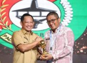 Wali Kota Padang Terima UHC Award 2023