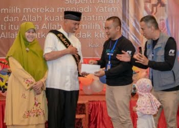 Buka Kegiatan Yatim Fest 2023, Gubernur Mahyeldi Beserta Istri Dinobatkan Sebagai Orang Tua Anak Yatim Sumbar