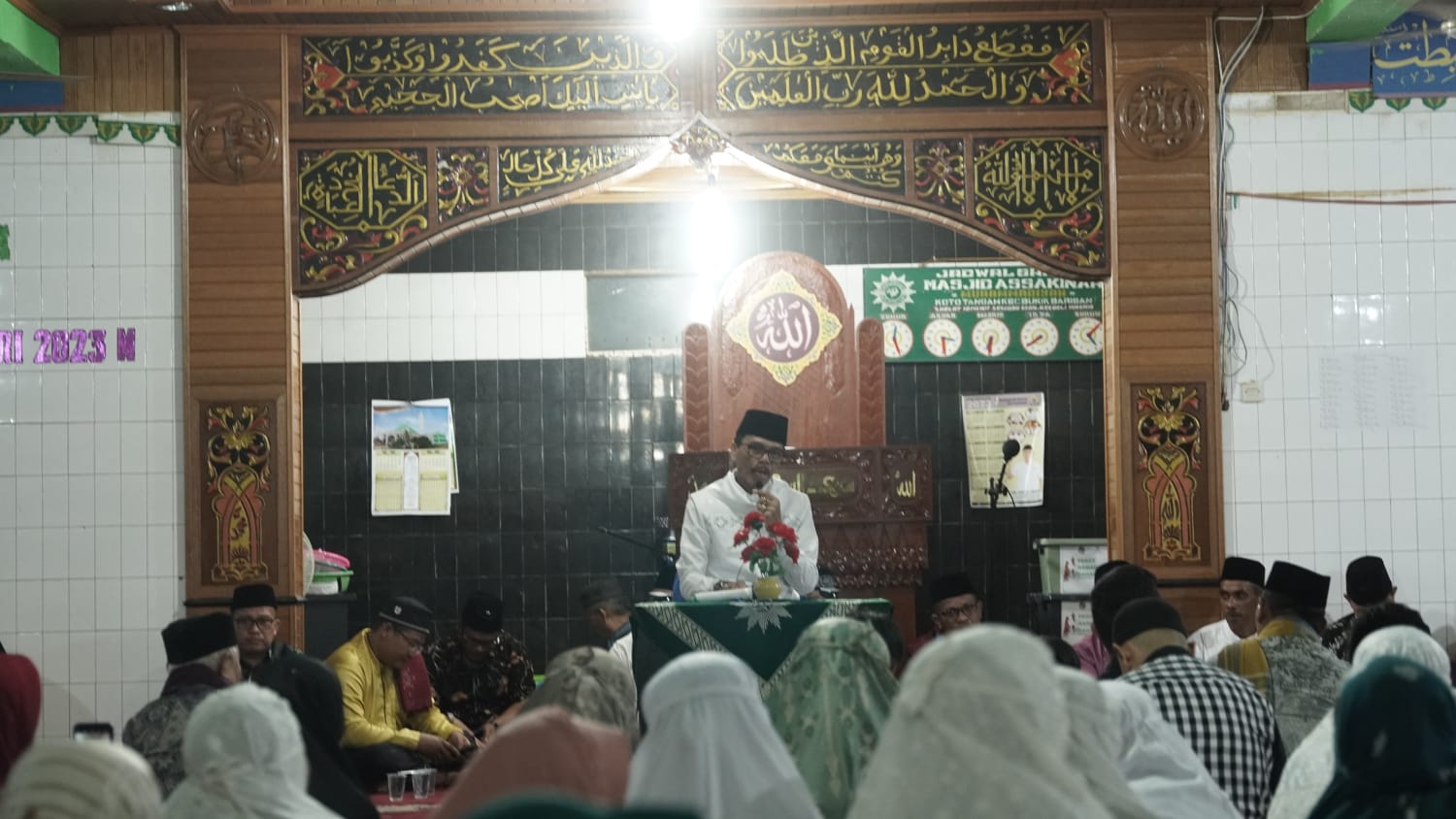 Bupati Lima Puluh Kota, Safaruddin Dt. Bandaro Rajo saat safari Ramadan di Masjid As-Sakinah Jorong Koto Tangah, Nagari Koto Tangah, Kecamatan Bukit Barisan. IST