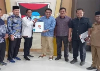 Serahkan Berkas Syarat Wawako Padang, PKS Hadirkan Bacalon yang Diusung