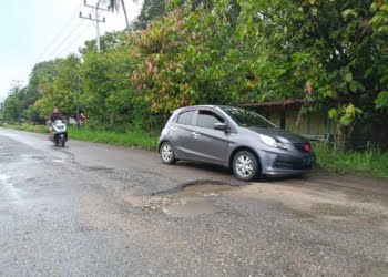Jalan Setangkai -Pauh Tinggi Lintau Alami Kerusakan, Bupati Eka Putra Akan Perjuangkan Ke Provinsi