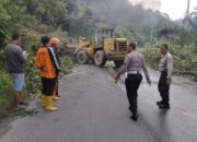 Longsor di Sialang, Satu Unit Alat Berat Diturunkan untuk Bersihkan Material
