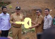 Solok Selatan Kembali Serahkan Bantuan Ekskavator, Khairunas: Mampu Tingkatkan Partisipasi Masyarakat