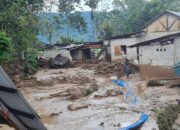 Banjir Bandang Terjang 4 Rumah Serta Lahan Pertanian Warga di Nagari Surian Solok