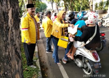 Golkar Sumbar Bagikan Ratusan Paket Takjil Gratis Setiap Hari
