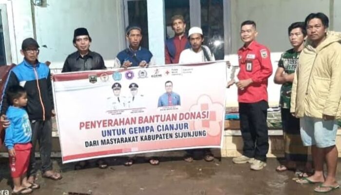 PMI Sijunjung Serahkan Bantuan Langsung Korban Gempa Cianjur