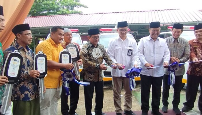 DPR RI Komisi VIII John Kenedy Azis Serahkan Lima Unit Ambulans untuk Masjid dan Musala