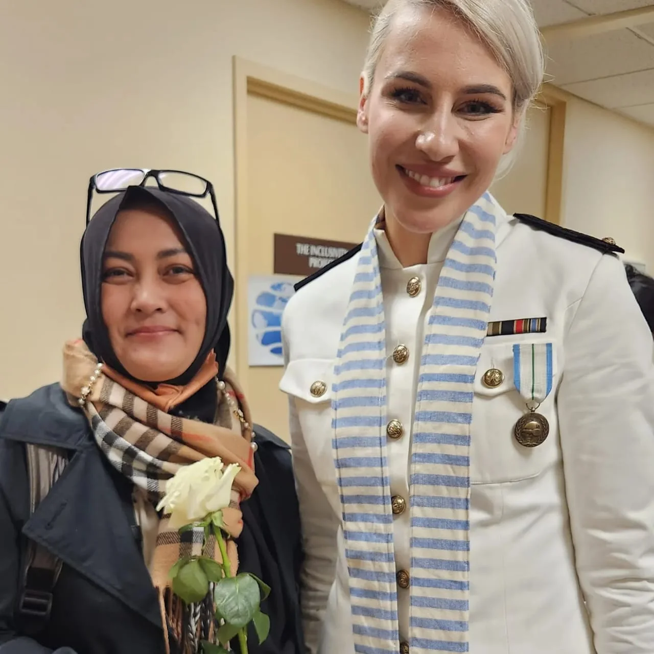 Putri Luak 50, Dian Sovana bersama Calon Ratu Kerajaan Polandia, Princes Angelika Jaroslawska. IST