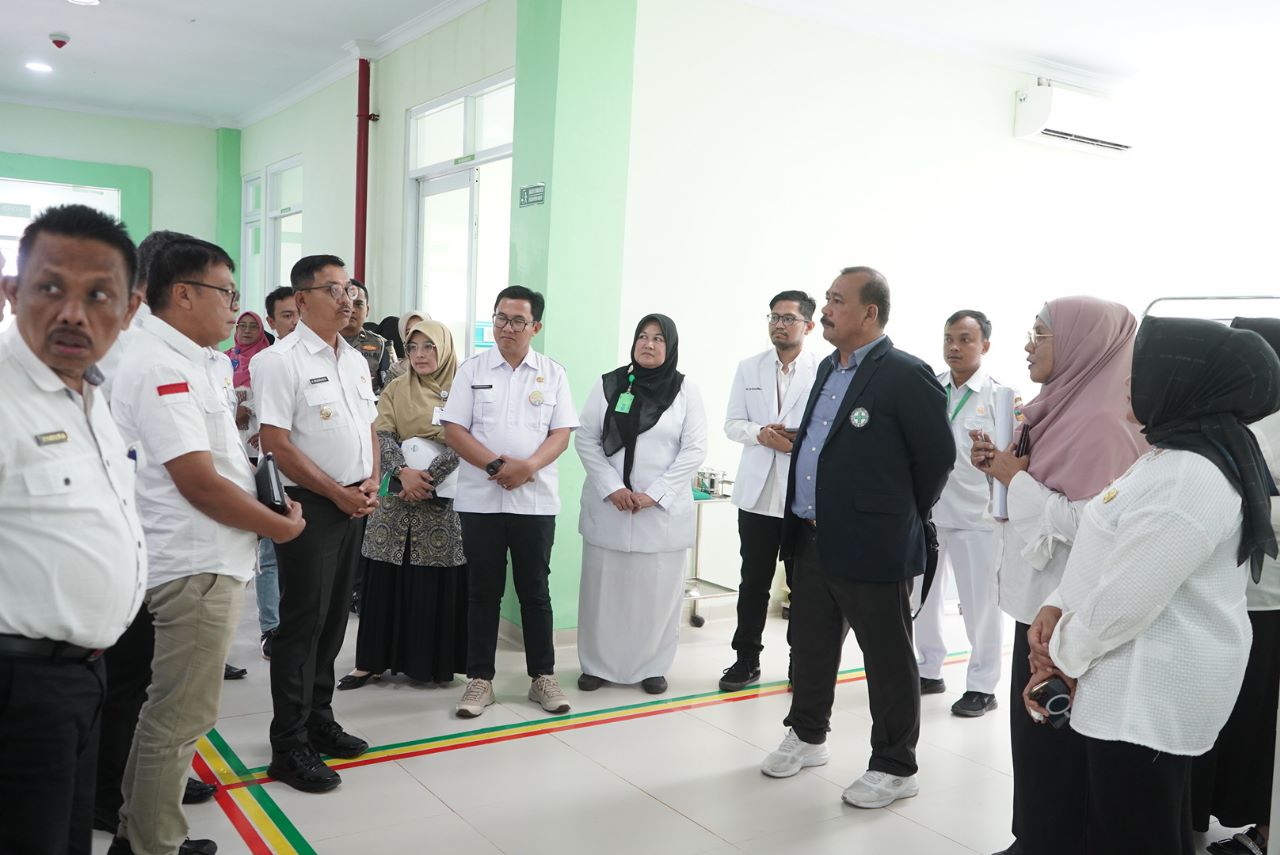 Kunjungan visitasi oleh tim penilai yang didampingi langsung Pemkab Solsel di RS Pratama Lubuk Malako Solok Selatan, Rabu (1/3). IST
