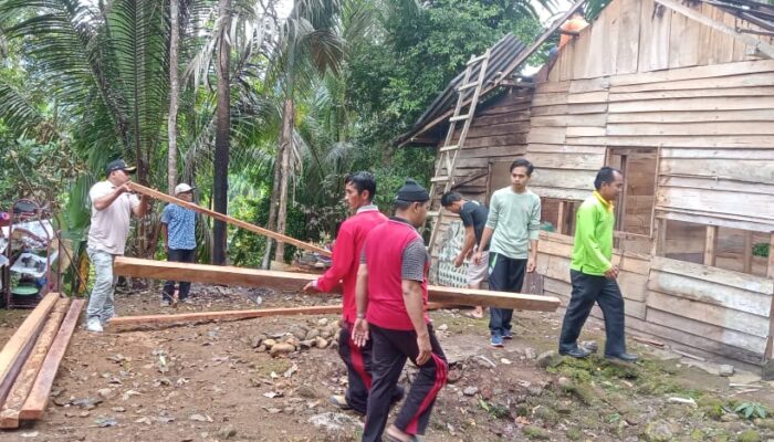 Nagari III Koto Aur Malintang Selatan Serahkan Bantuan RTLH di Korong Kampuang Tanjuang