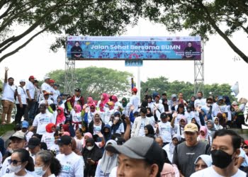 Peringati HUT BUMN Ke-25, Semen Padang Semarakkan Jalan Sehat di Temanggung