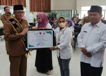 Perang Melawan Stunting, Semen Padang Raih Penghargaan dari Wali Kota Padang