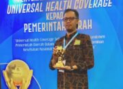 Wako Bukittinggi Erman Safar Terima Penghargaan UHC 