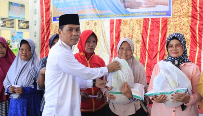 Wujudkan Kepedulian Sosial, SMPN 5 Padang Bagikan Santunan Sebesar Rp63 juta