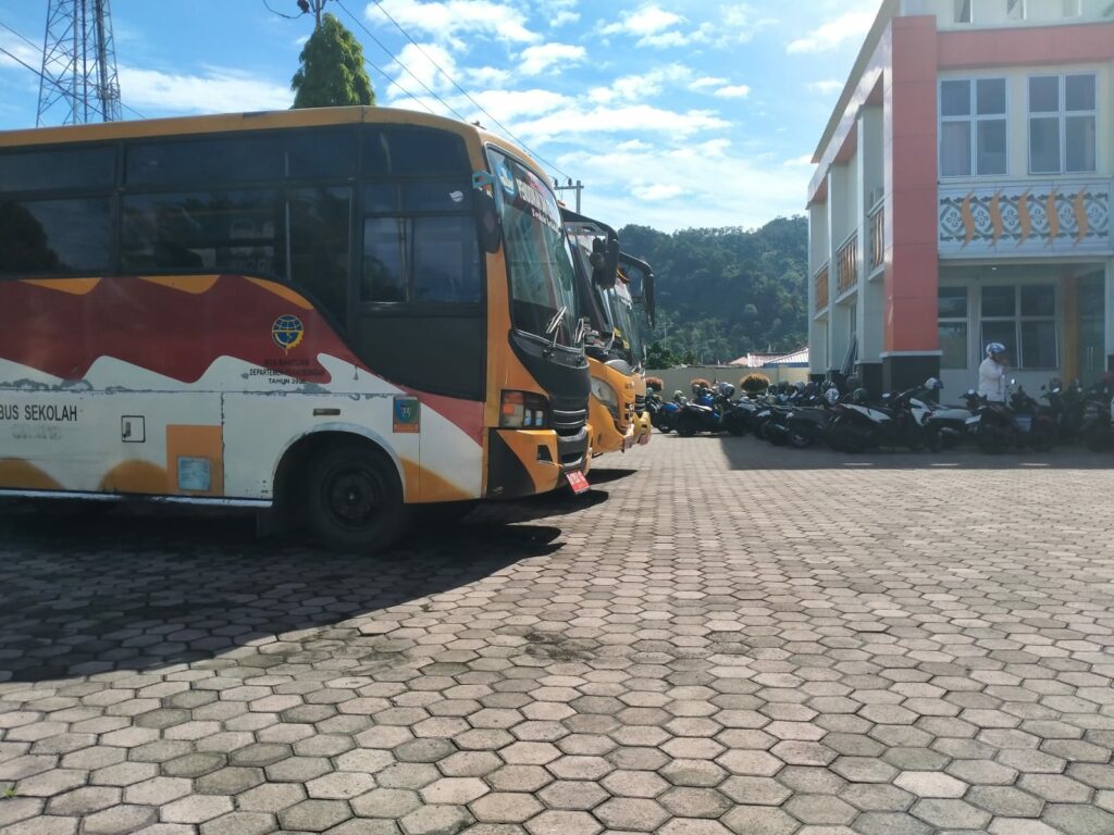 Bus Sekolah