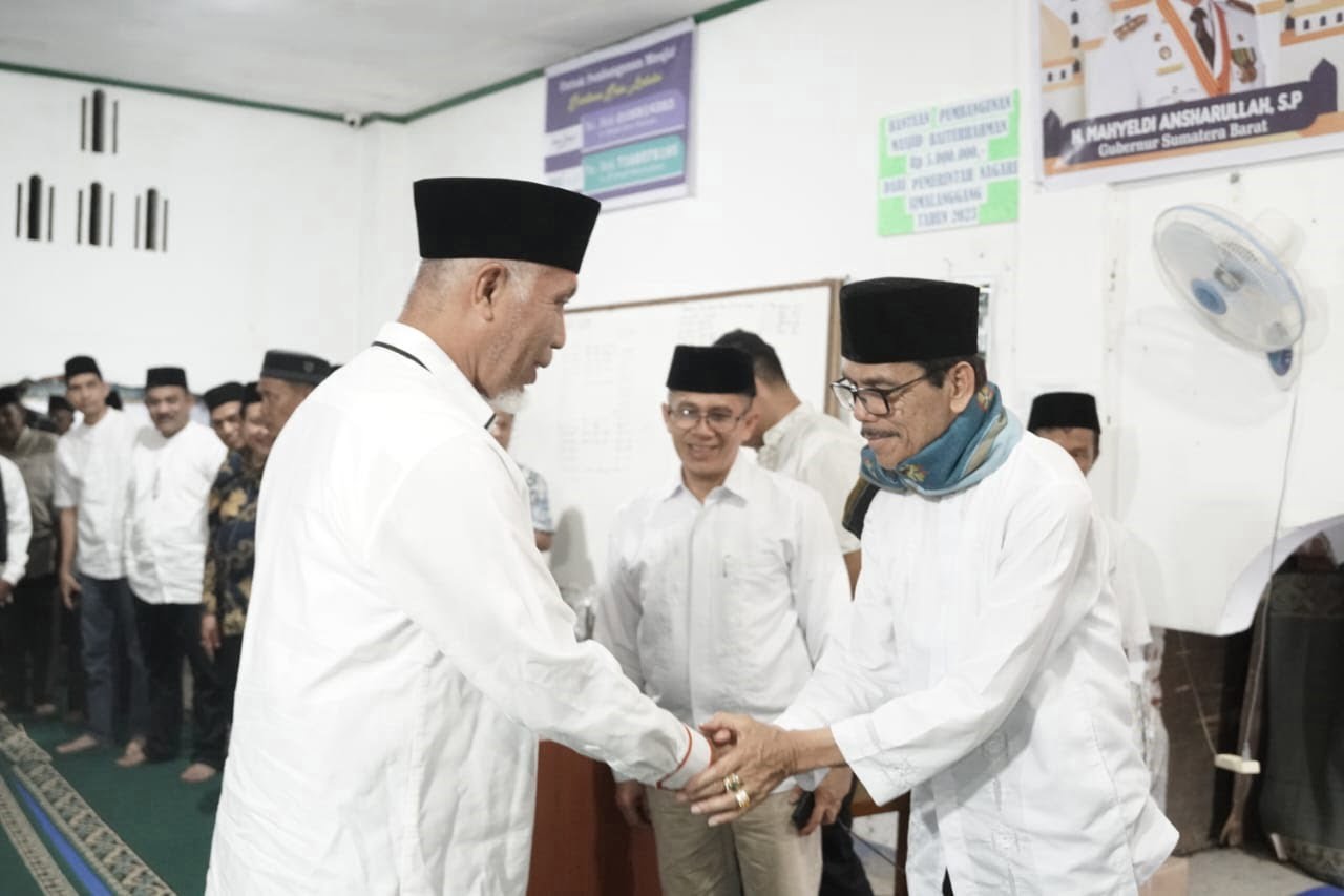 Gubernur Sumbar, Mahyeldi saat safari Ramadan di Lima Puluh Kota, dan disambut Bupati Lima Puluh Kota, Safaruddin Dt. Bandaro Rajo. ist