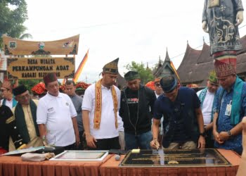 Visitasi Perkampungan Adat Sijunjung, Menparekraf Dorong Desa Wisata Kelas Dunia