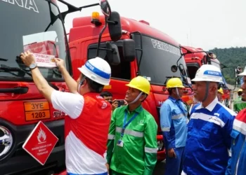 Pastikan Pasokan Energi Jelang Idulfitri Aman, Gubernur Sumbar Kunjungi Terminal BBM Teluk Kabung