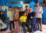 Kunjungi Sumpur Kudus, Ketua TP PKK Sijunjung Serahkan Bantuan Sosial pada Anak dan Disabilitas