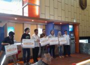 Bank Nagari Serahkan Hadiah Lomba Penulisan