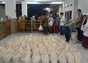 Braditi Moulevey Berbagi Ratusan Paket Lebaran
