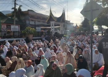 Semarak Idul Fitri di Sumbar, Jemaah Membludak di Halaman Masjid Taqwa Muhammadiyah Padang Panjang