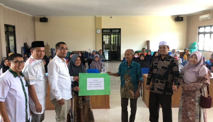 Dinsos dan Baznas Payakumbuh Salurkan Bantuan Pada 44 KK Tergolong Miskin Ekstrem