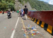 Sampah Menumpuk di Fly Over Kelok Sembilan