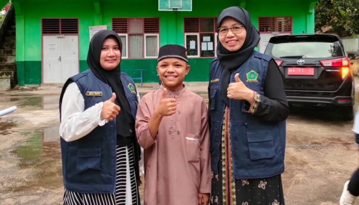 Istri Bupati Lima Puluh Kota Bantu Pondok Pesantren Ma’arif As Sa’adiyah dan Panti Asuhan Mitra