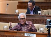 Guspardi Gaus Bagikan Seribu Paket Sembako