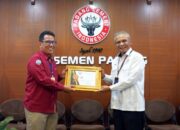 Dukung Gerakan BCL Lewat Nabuang Sarok, Semen Padang Terima Penghargaan dari KKP