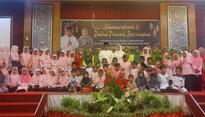 Santuni Ratusan Yatim Piatu, Owner Basko Group Basrizal Koto Berbagi Kebahagiaan dengan Anak Panti Asuhan