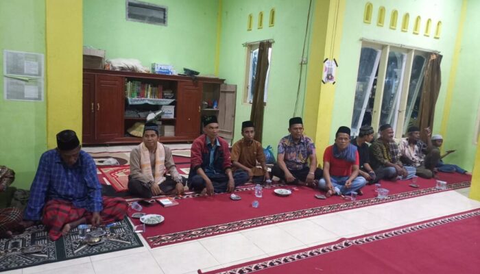 Sambut Lebaran, DKM Masjid Raya Cimpua Bantu Puluhan Anak Yatim