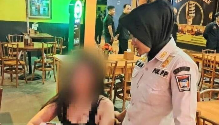 Berpakaian Seksi dan Tak Miliki KTP, 5 Wanita dan 9 Pria Terjaring Razia Tim Gabungan di Padang