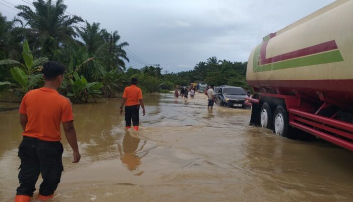 Curah Hujan Tinggi, Empat Kecamatan di Agam Dilanda Banjir dan Longsor