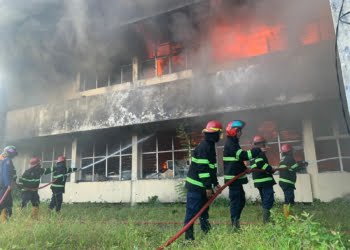 BREAKINGNEWS: Kantor Pajak Sumbar-Jambi Ludes Dilalap Si Jago Merah, Grand Basko Hotel Nyaris Terbakar