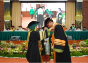 UNAND Kukuhkan Guru Besar Politik dan Ekonomi