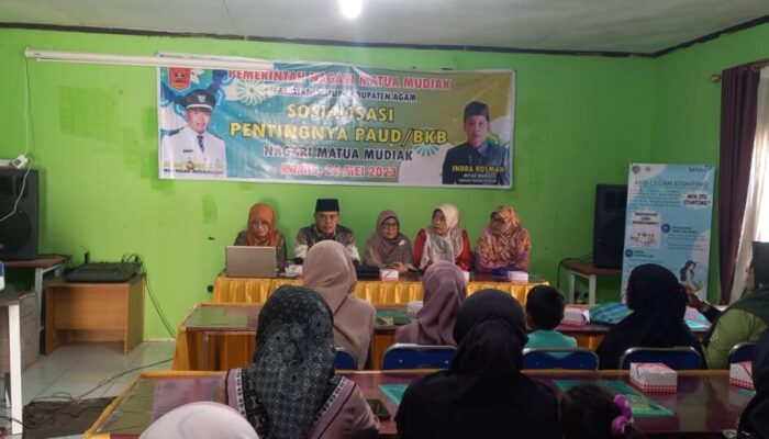 Pemnag Matua Mudiak Agam Bekali Pendidikan Karakter Bagi Kader Posyandu dan Guru PAUD
