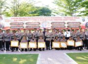 Kapolda Sumbar Serahkan Piagam Penghargaan dari Kemenpan RB Pada 8 Polres
