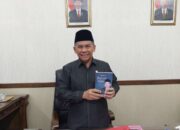 Terbitkan Buku Autobiografi, Kasubag Humas DPRD Agam Berbagi Kisah