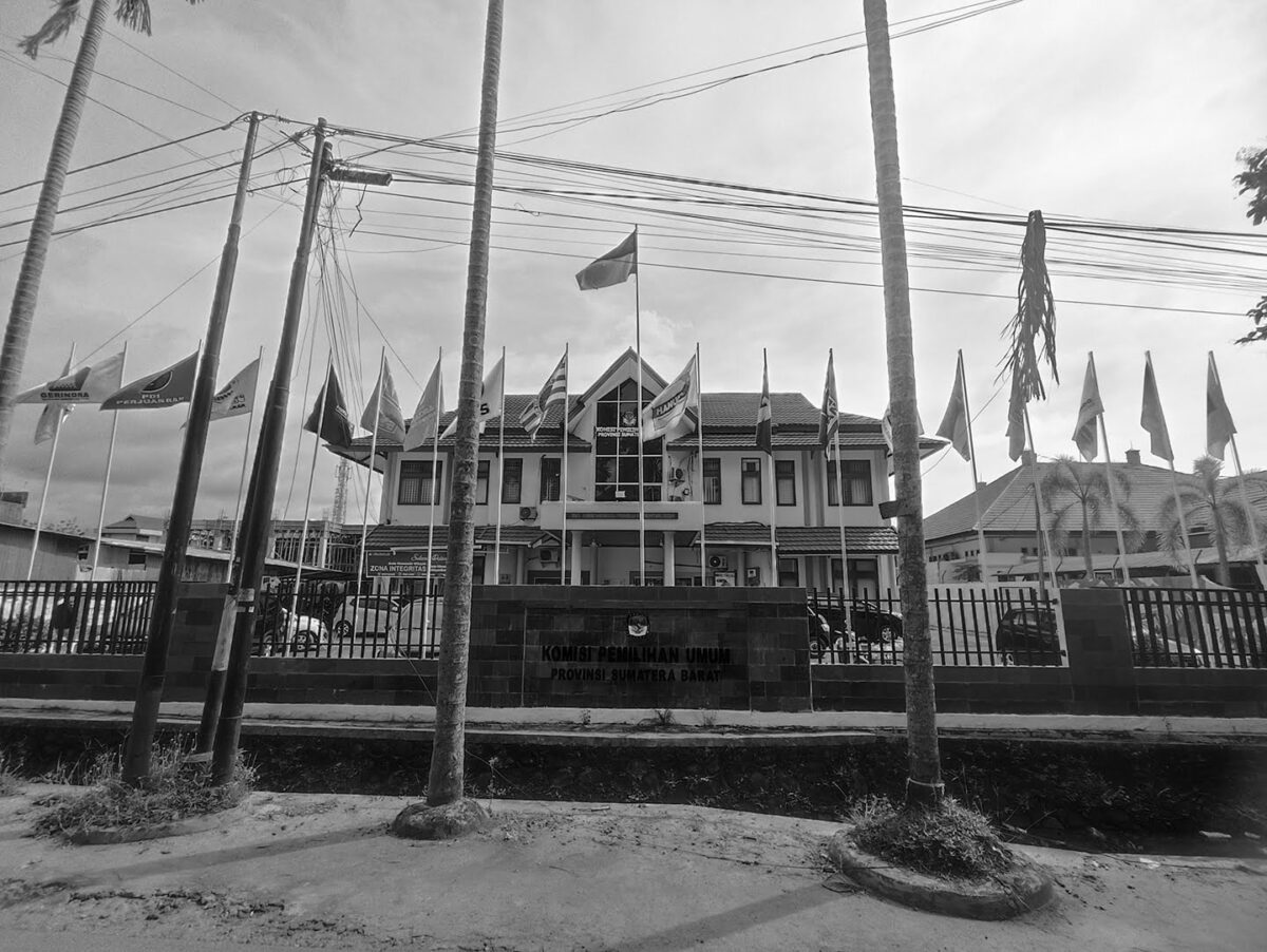 Sebanyak 56 calon kepala daerah, di tingkat provinsi akan berlaga dalam Pilkada Sumbar, mulai dari tingkat provinsi dan kabupaten/kota.